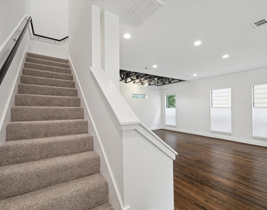 1105 W 21st Street - Photo Thumbnail 14