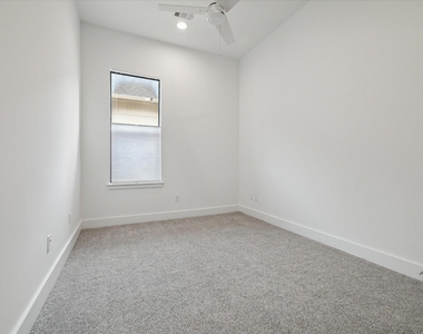 1105 W 21st Street - Photo Thumbnail 20