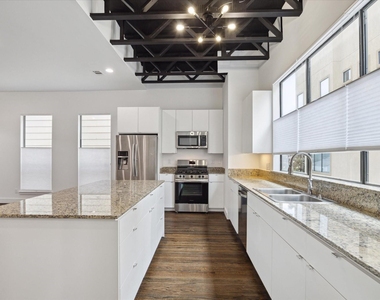 1105 W 21st Street - Photo Thumbnail 7