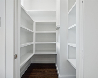 1105 W 21st Street - Photo Thumbnail 12