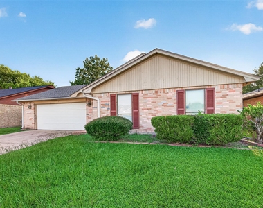 7422 Cortes Drive - Photo Thumbnail 2
