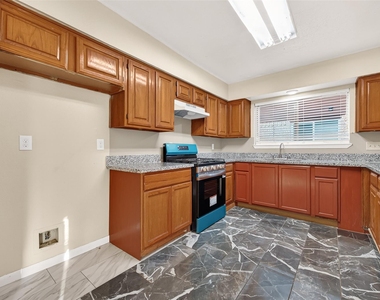 7422 Cortes Drive - Photo Thumbnail 15