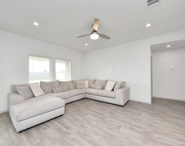 3521 Rockefeller Road - Photo Thumbnail 14