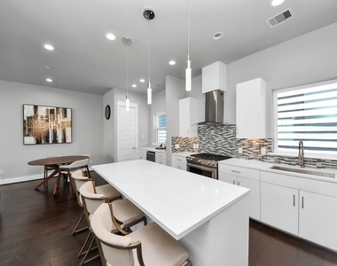 425 Gregg Street - Photo Thumbnail 8