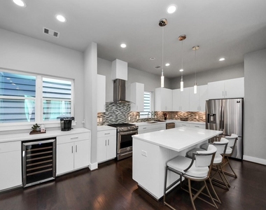 425 Gregg Street - Photo Thumbnail 7