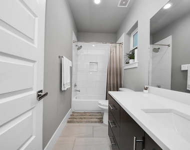 425 Gregg Street - Photo Thumbnail 5