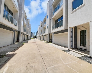 425 Gregg Street - Photo Thumbnail 1
