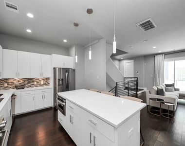425 Gregg Street - Photo Thumbnail 10