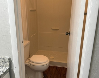 923 Carrell Street - Photo Thumbnail 15