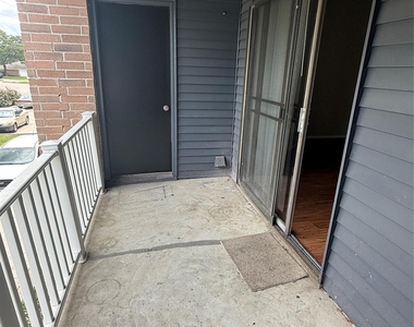 923 Carrell Street - Photo Thumbnail 16