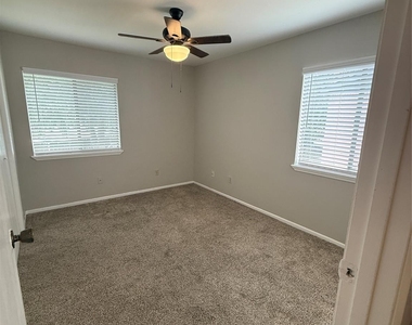 923 Carrell Street - Photo Thumbnail 7