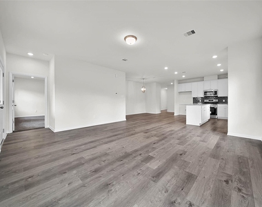 16478 Branchers Drive - Photo Thumbnail 4