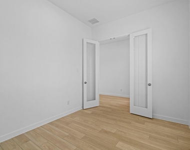 2720 Grove Crest Drive - Photo Thumbnail 7
