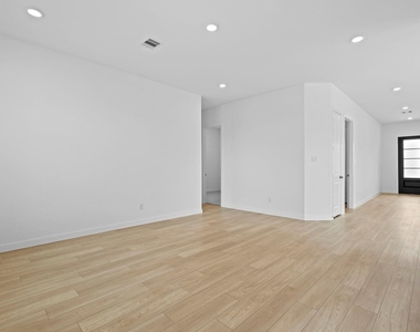 2720 Grove Crest Drive - Photo Thumbnail 15