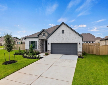 2720 Grove Crest Drive - Photo Thumbnail 1
