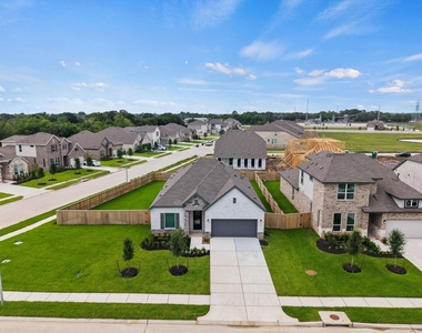 2720 Grove Crest Drive - Photo Thumbnail 3