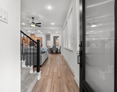 5218 Sage Hills Drive - Photo Thumbnail 7