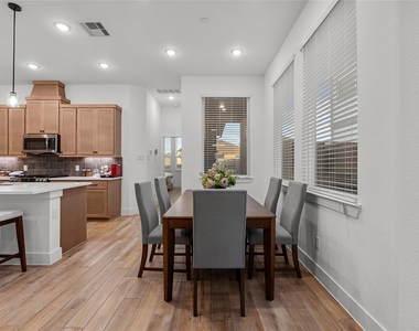 5218 Sage Hills Drive - Photo Thumbnail 17