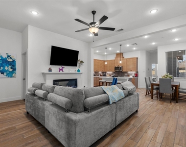 5218 Sage Hills Drive - Photo Thumbnail 8