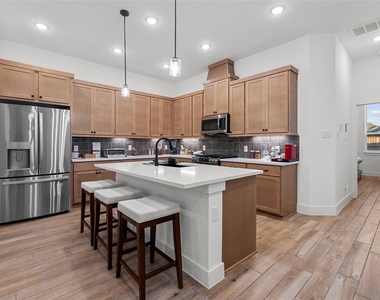 5218 Sage Hills Drive - Photo Thumbnail 12
