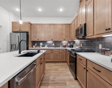 5218 Sage Hills Drive - Photo Thumbnail 14