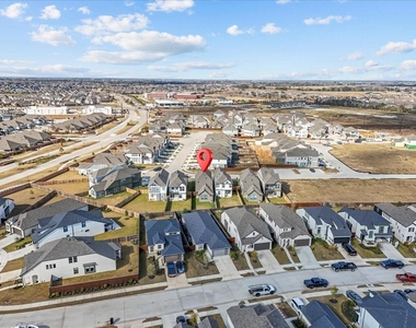 5218 Sage Hills Drive - Photo Thumbnail 4