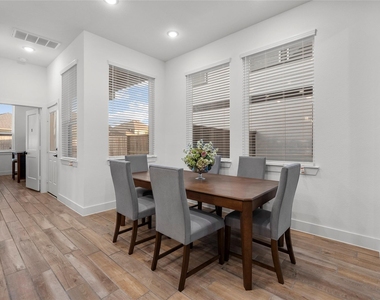 5218 Sage Hills Drive - Photo Thumbnail 18