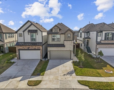 5218 Sage Hills Drive - Photo Thumbnail 2