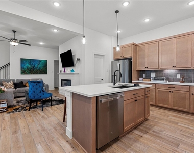 5218 Sage Hills Drive - Photo Thumbnail 13