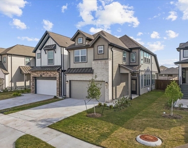 5218 Sage Hills Drive - Photo Thumbnail 3