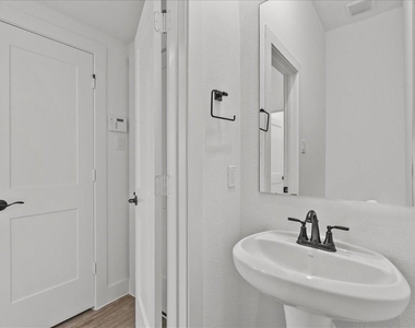 5218 Sage Hills Drive - Photo Thumbnail 31