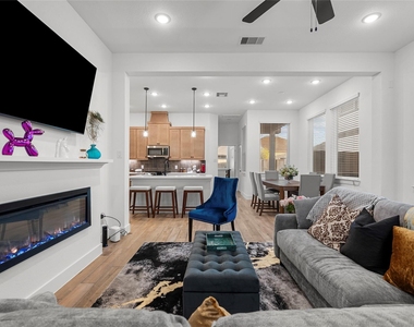 5218 Sage Hills Drive - Photo Thumbnail 10