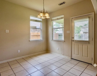 5102 Heatherdawn Ct - Photo Thumbnail 13