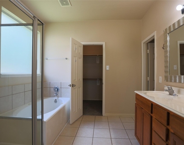 5102 Heatherdawn Ct - Photo Thumbnail 16