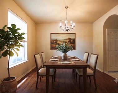 5102 Heatherdawn Ct - Photo Thumbnail 3