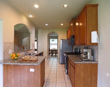 5102 Heatherdawn Ct - Photo Thumbnail 9