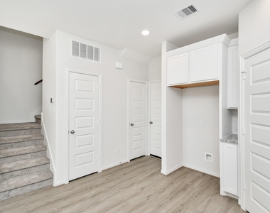 1534 Revolution Way - Photo Thumbnail 22