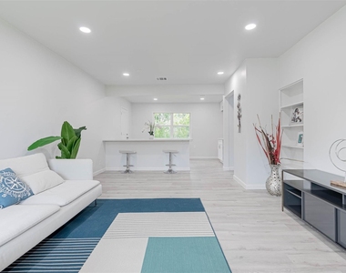 3607#a Luca St Street - Photo Thumbnail 2