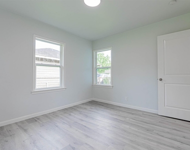 3607#a Luca St Street - Photo Thumbnail 18
