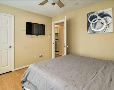 1006 Rochow Street - Photo Thumbnail 20