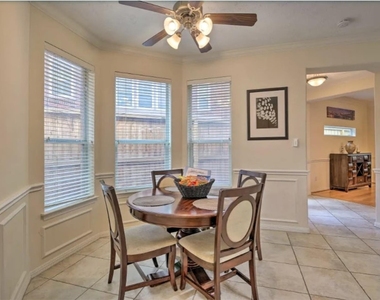 1006 Rochow Street - Photo Thumbnail 10