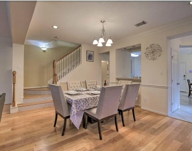 1006 Rochow Street - Photo Thumbnail 4