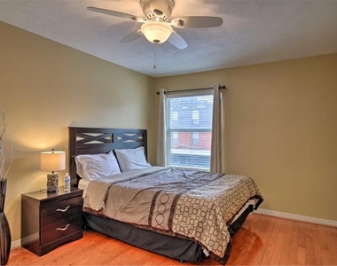 1006 Rochow Street - Photo Thumbnail 22