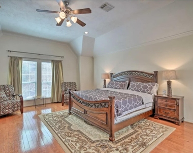 1006 Rochow Street - Photo Thumbnail 15