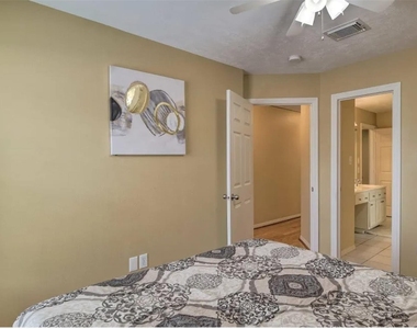 1006 Rochow Street - Photo Thumbnail 25