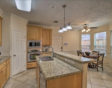 1006 Rochow Street - Photo Thumbnail 5