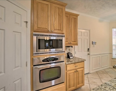1006 Rochow Street - Photo Thumbnail 8