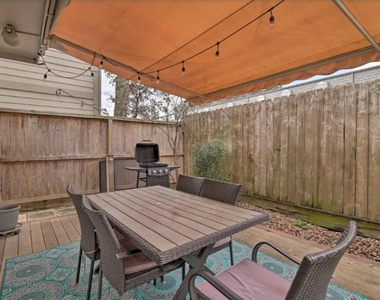 1006 Rochow Street - Photo Thumbnail 14