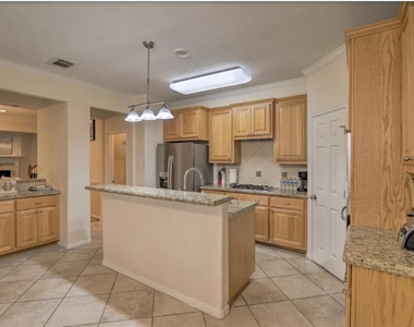 1006 Rochow Street - Photo Thumbnail 9