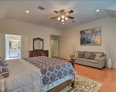 1006 Rochow Street - Photo Thumbnail 16